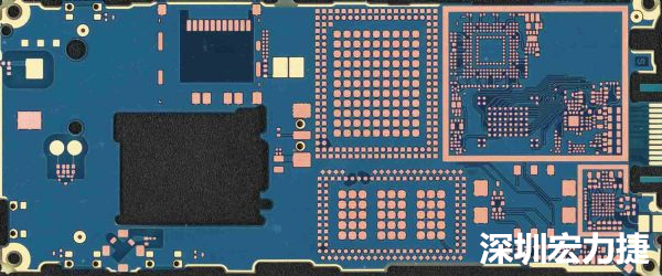 手機可用的PCB空間相當小，而1片式的設計是節省成本的作法，如何做到區隔不同子系統、降低雜訊干擾，是設計關鍵。