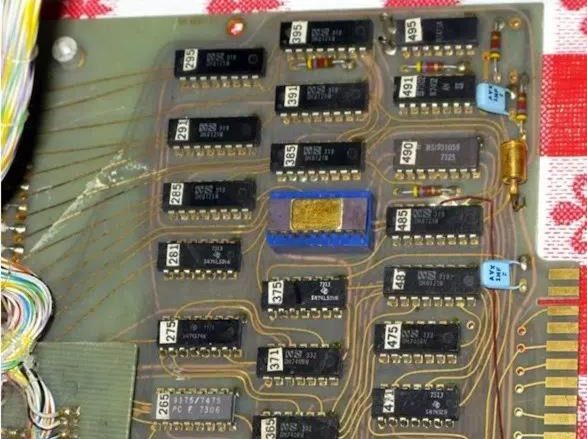 1972年開發的一塊基于Intel 8008的計算機中的印刷電路板。(資源來源：DigiBarn計算機博物館)