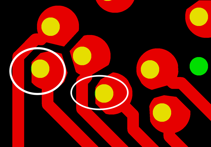 PCB生產(chǎn)會產(chǎn)生同一方向性的小小量偏移，焊盤被削的方向無規(guī)則，最惡劣的情況還會出現(xiàn)個別孔破焊環(huán)